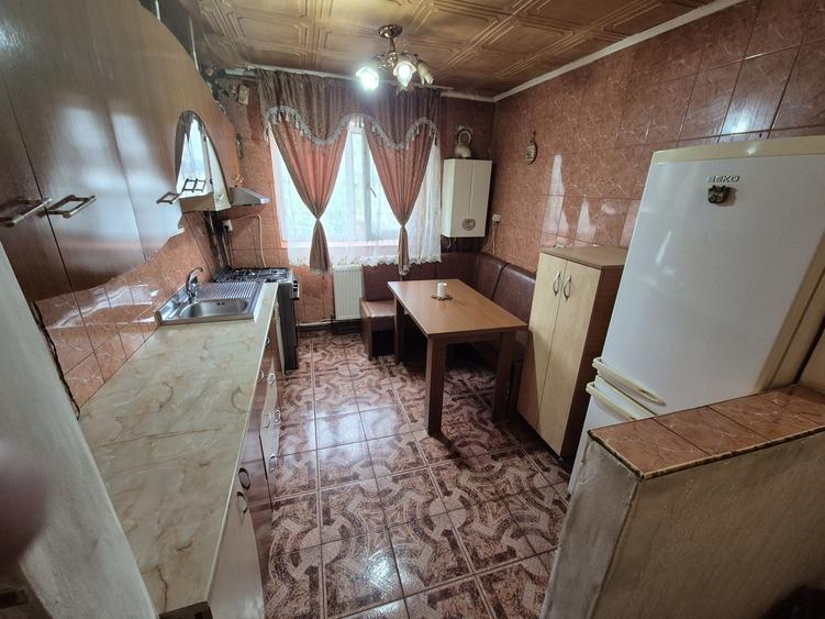 Apartament cu 2 camere semidecomandat în Croitori