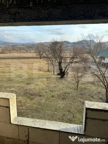 Casă cu 5 camere cu Teren 1000 Mp în Central