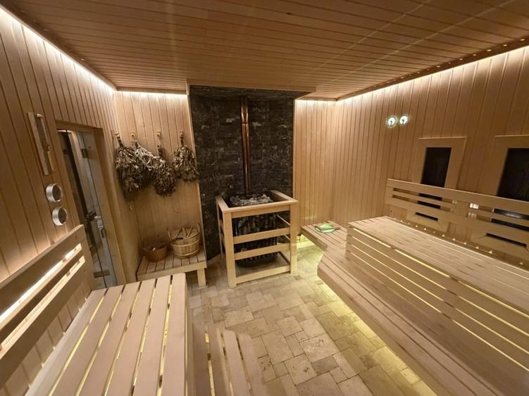 Casă individuală cu 20 camere cu Canalizare în Snagov