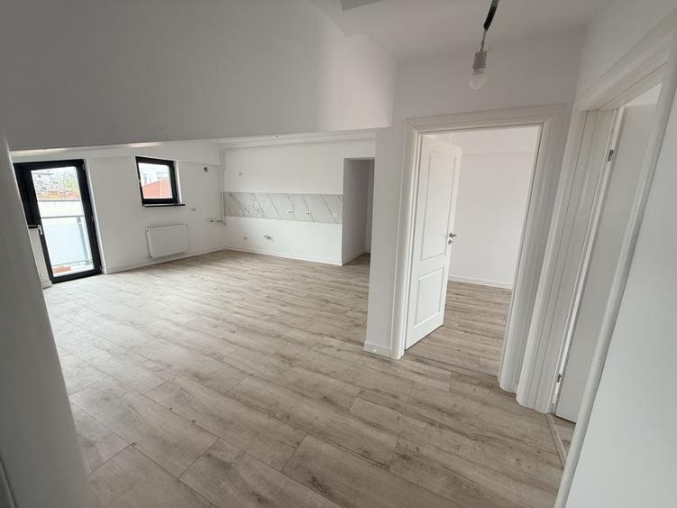 Apartament cu 3 camere semidecomandat în Exterior Vest