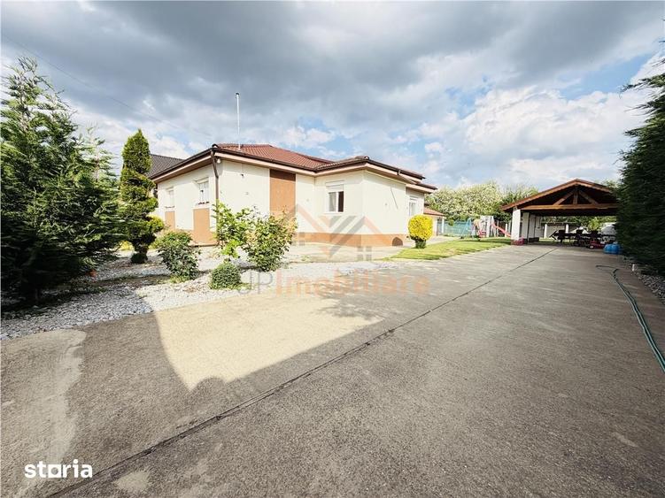 Casă cu 5 camere cu Teren 1000 Mp în Girișu de Criș
