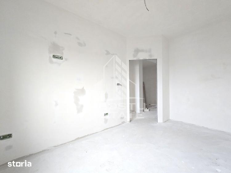 Jumatate de duplex de vanzare, Parter + Etaj, 5 camere si 2 bai, Sag - 15