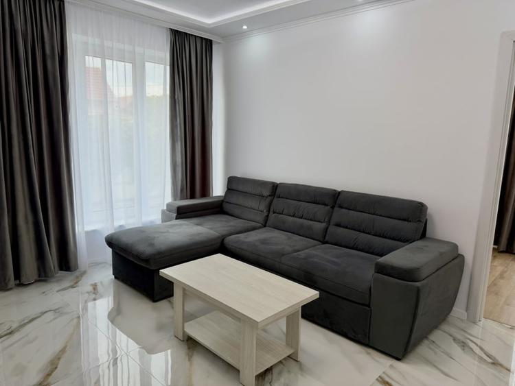 Apartament cu 2 camere decomandat, mobilat în Central