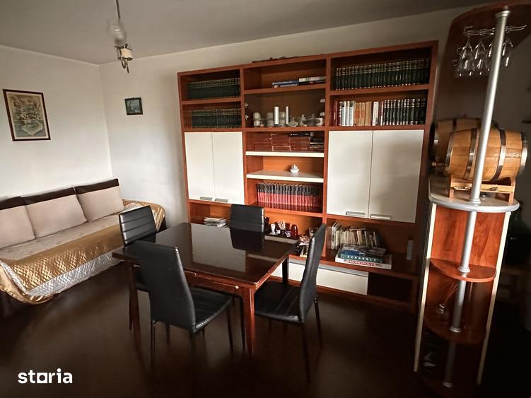 Apartament cu 4 camere decomandat în Central