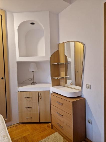 Apartament cu 2 camere semidecomandat în Hunedoara