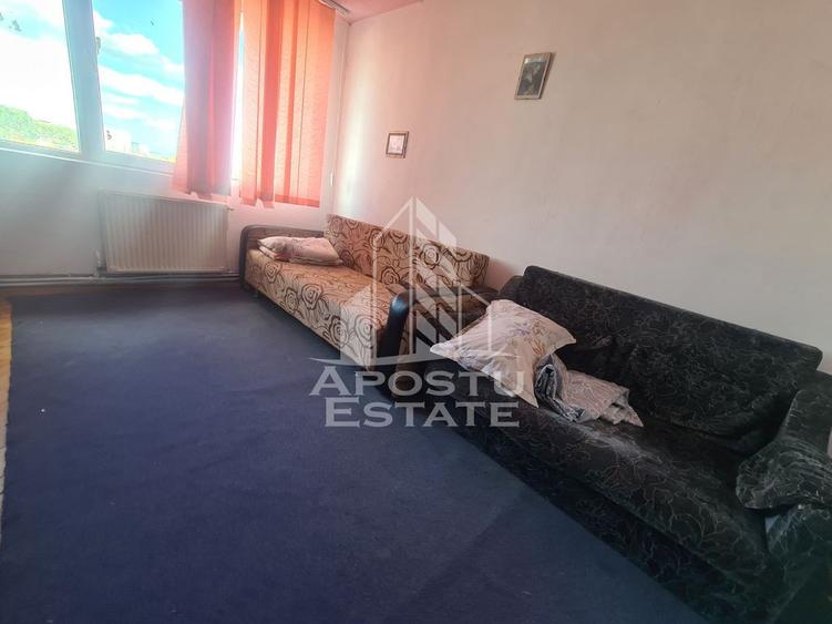 Apartament cu 3 camere decomandat, mobilat în Complex Studențesc