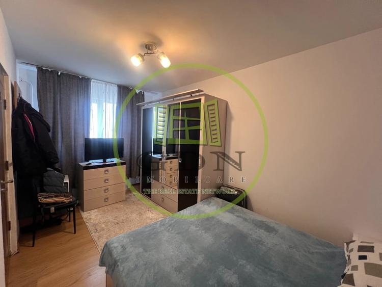 Apartament cu 2 camere semidecomandat în Craiovița Nouă