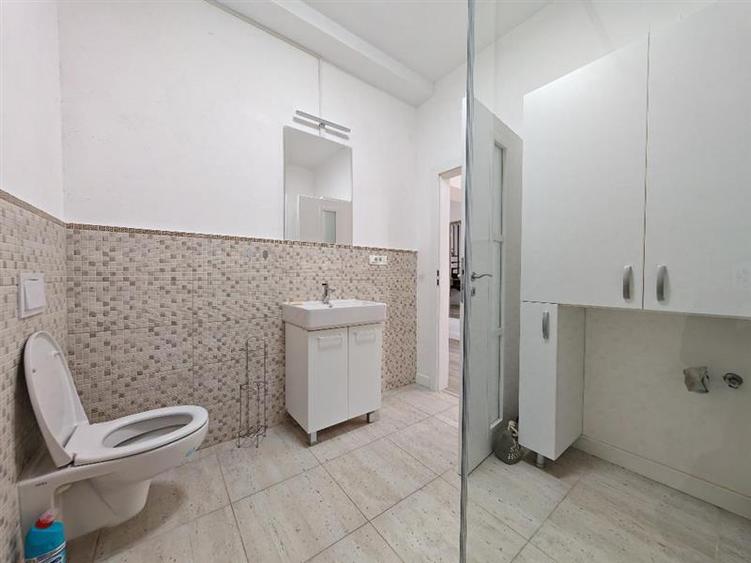 Casă cu 3 camere cu Canalizare în Periferie