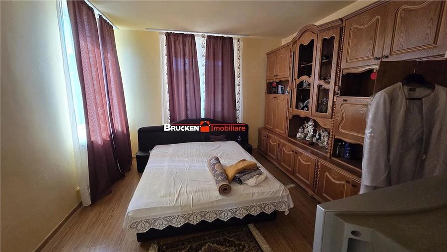 Casă cu 6 camere în Central