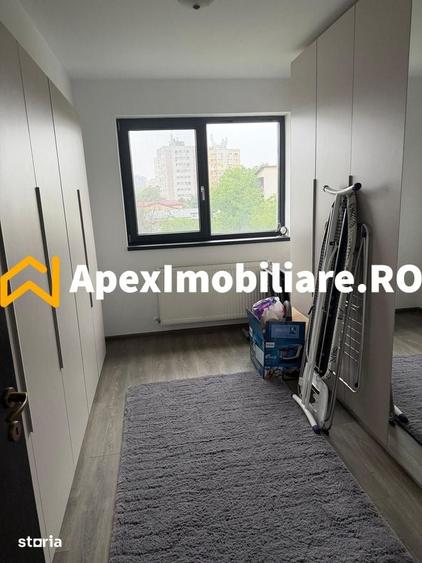 Apartament cu 4 camere decomandat în Titan