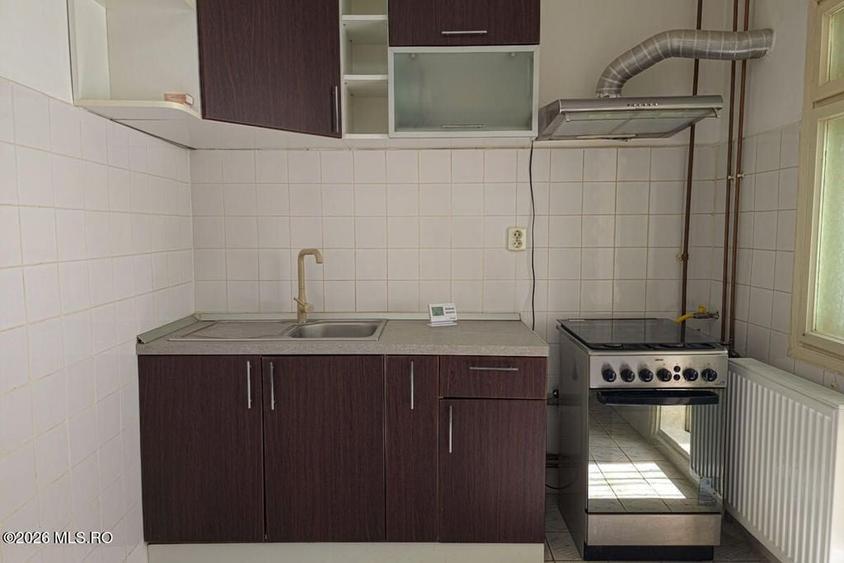 Apartament cu 3 camere decomandat în Soarelui