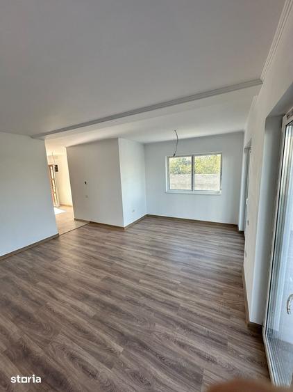 Casă cu 4 camere cu Teren 350 Mp în Săcălaz