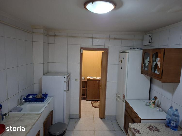 Apartament cu 3 camere decomandat în Popa Șapcă