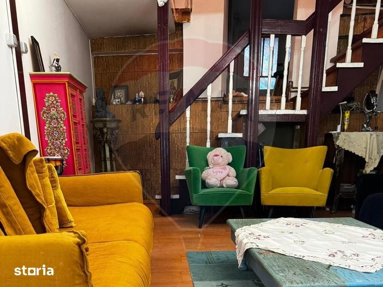 Casă cu 6 camere cu Teren 3548 Mp în Sănduleni