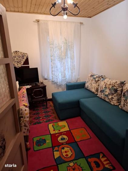 Casă cu 7 camere cu Teren 243 Mp în Poiana Țapului