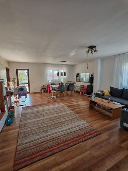 Casă cu 4 camere în Ciorogârla