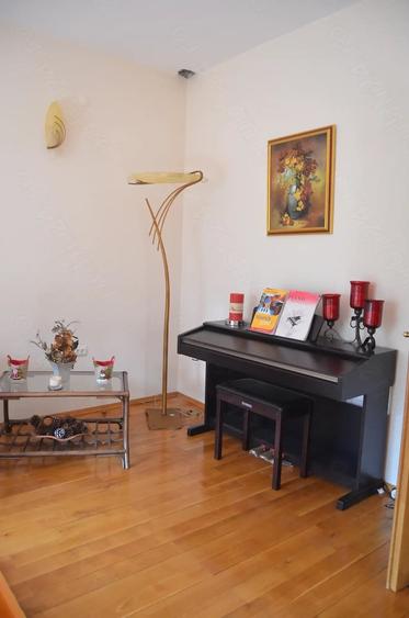 Casă cu 1 camere cu Teren 1627 Mp în Poiana