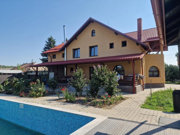 Casă cu 4 camere cu Teren 2252 Mp în Coșula