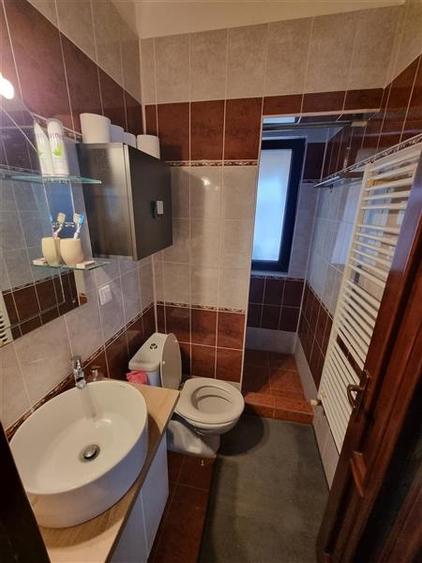 Casă individuală cu 6 camere cu Teren 2311 Mp în Nazna