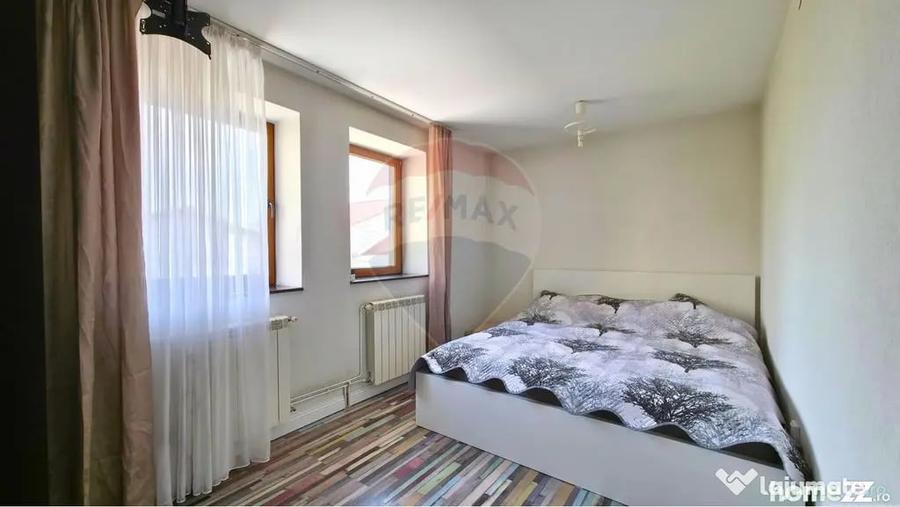 Casă cu 7 camere cu Teren 350 Mp în Lacul Morii