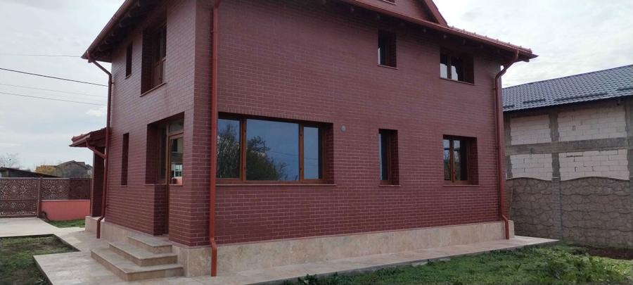 Casă cu 4 camere în Vidra