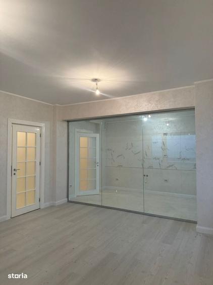 Apartament cu 7 camere decomandat în Breazu
