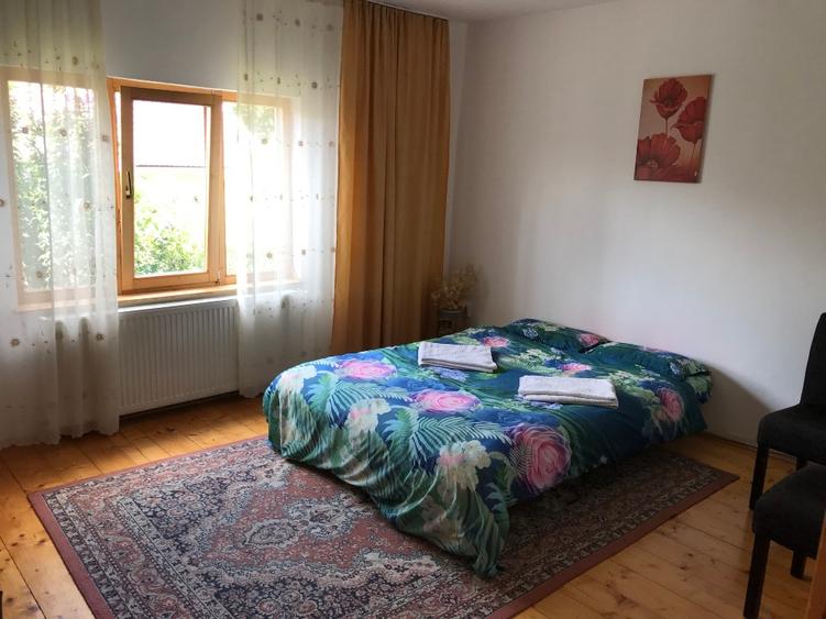 Casă individuală cu 5 camere cu Teren 350 Mp în Central