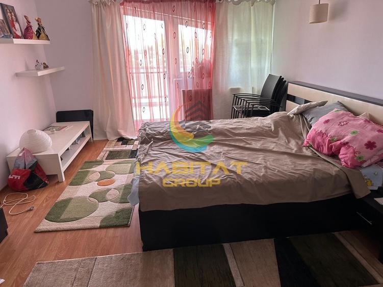 Apartament cu 3 camere semidecomandat, mobilat în Central