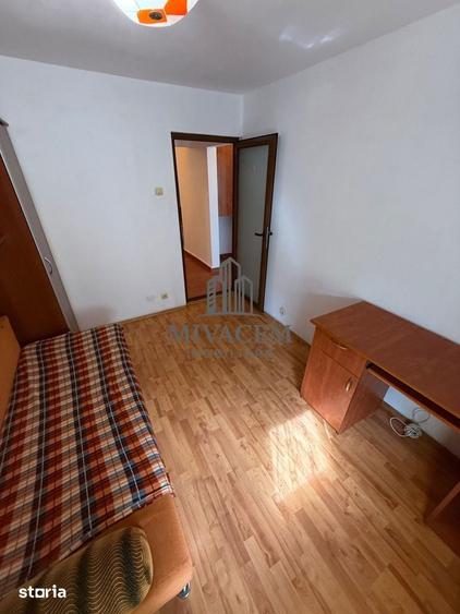 Apartament cu 4 camere decomandat în Calea București