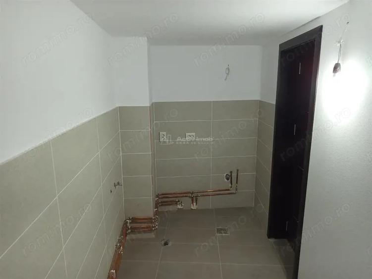 Casă cu Teren 1439 Mp în Socol