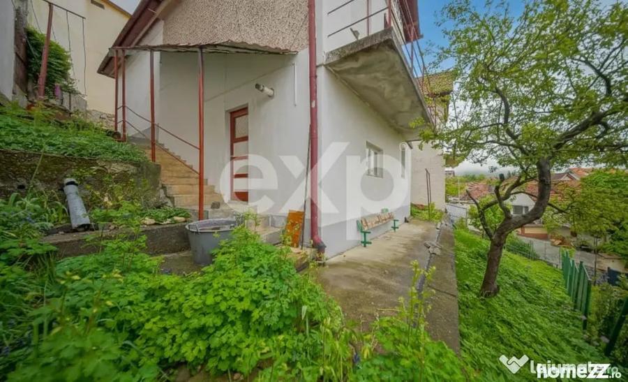 Casă cu 5 camere cu Teren 355 Mp în Schei