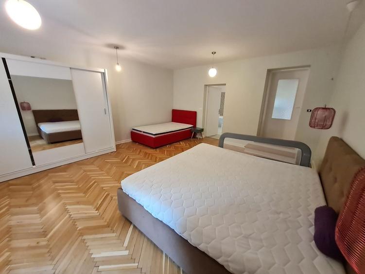 Casă individuală cu 6 camere cu Canalizare în Bogdăneștilor