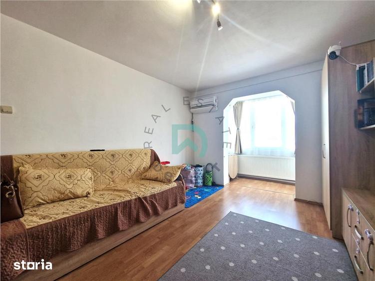 Apartament cu 2 camere semidecomandat în Est