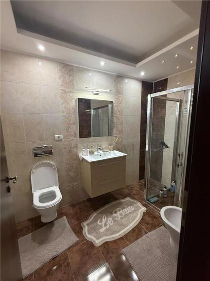 Casă individuală cu 5 camere cu Canalizare în Giroc