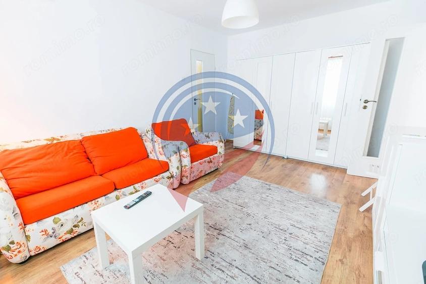 Apartament cu 3 camere semidecomandat în Craiovița Nouă