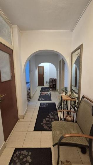 Apartament cu 3 camere decomandat, mobilat în Teiul Doamnei