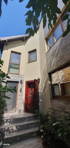 Casă cu 3 camere în Central