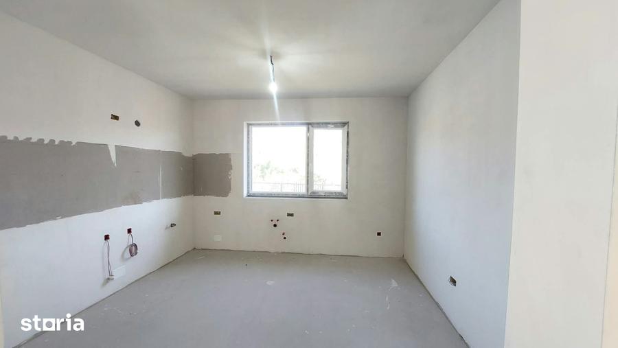 Casă cu 5 camere cu Teren 1000 Mp în Baciu