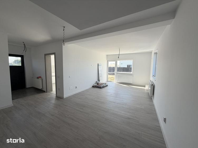 Casă cu 4 camere cu Teren 260 Mp în Clinceni