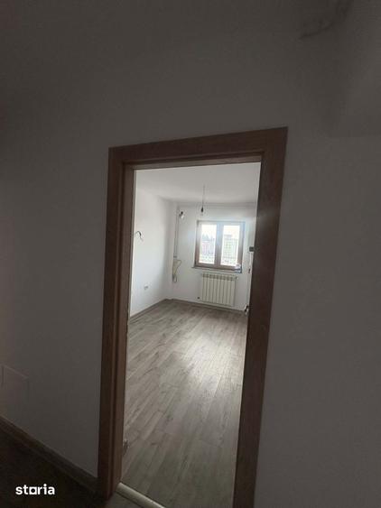 Apartament cu 3 camere decomandat în Astra