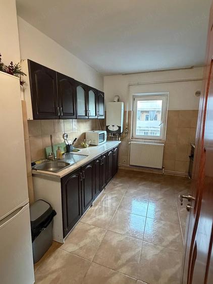 Apartament cu 4 camere decomandat în Central