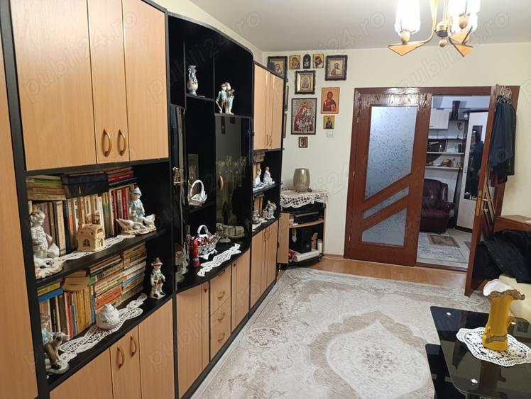 Apartament cu 3 camere decomandat în Dărmănești