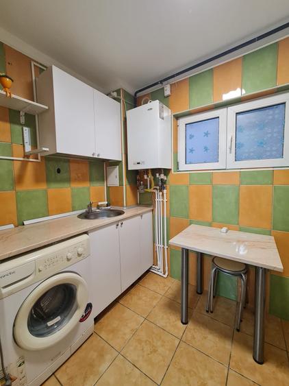 Apartament cu 2 camere semidecomandat, mobilat în