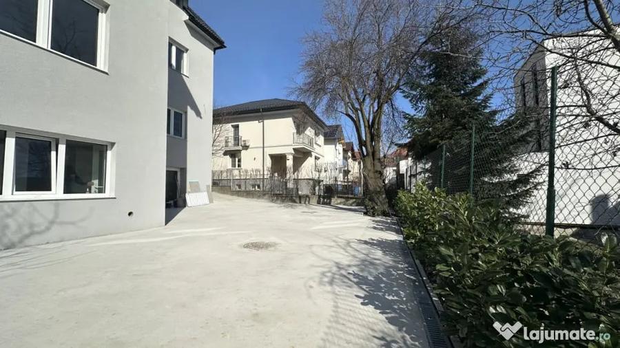 Casă cu 12 camere cu Teren 380 Mp în Orașul Vechi
