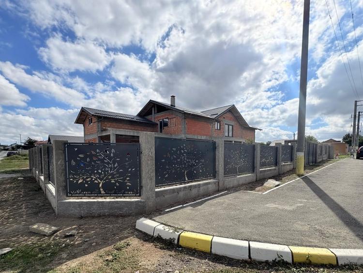 Casă individuală cu 6 camere cu Canalizare în Valu lui Traian