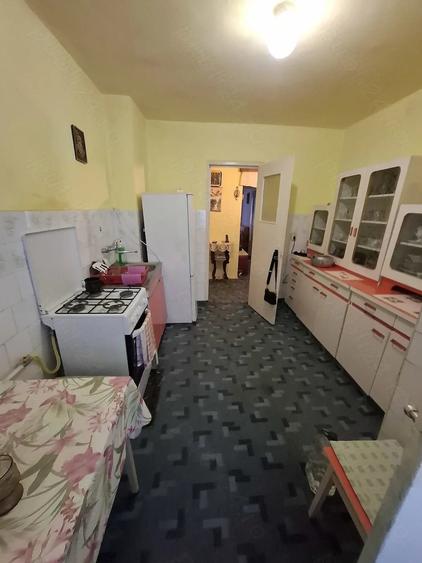 Apartament cu 3 camere decomandat în Govândari