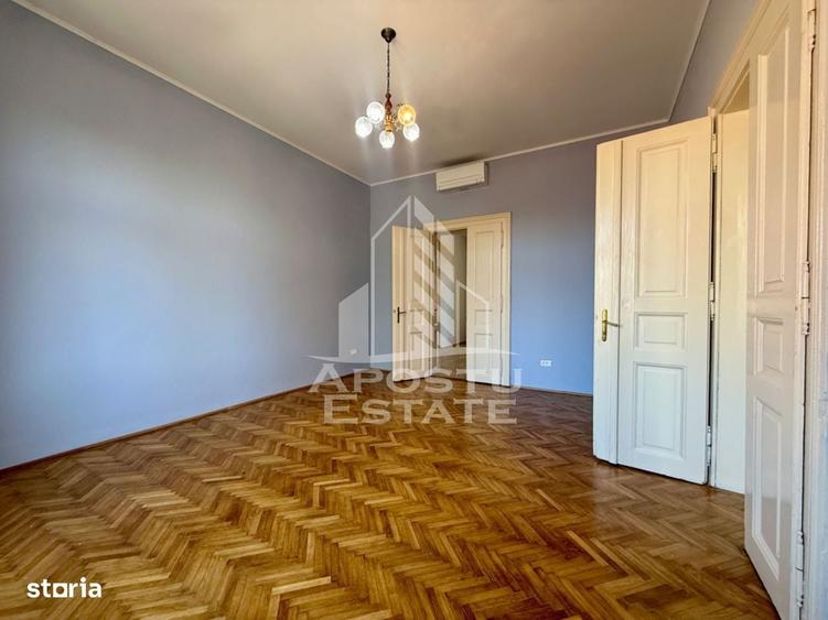 Apartament cu 4 camere în Ciupercenii Noi