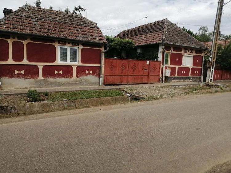 Casă cu 4 camere cu Teren 1000 Mp în Șoimuș