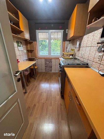 Apartament cu 2 camere semidecomandat în Podu Roș