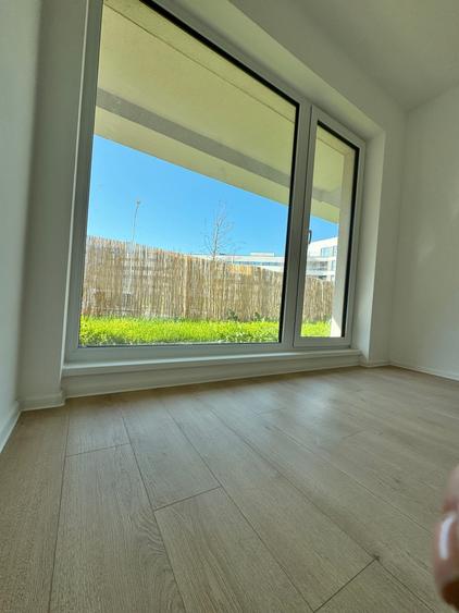 Apartament cu 4 camere semidecomandat în Străulești
